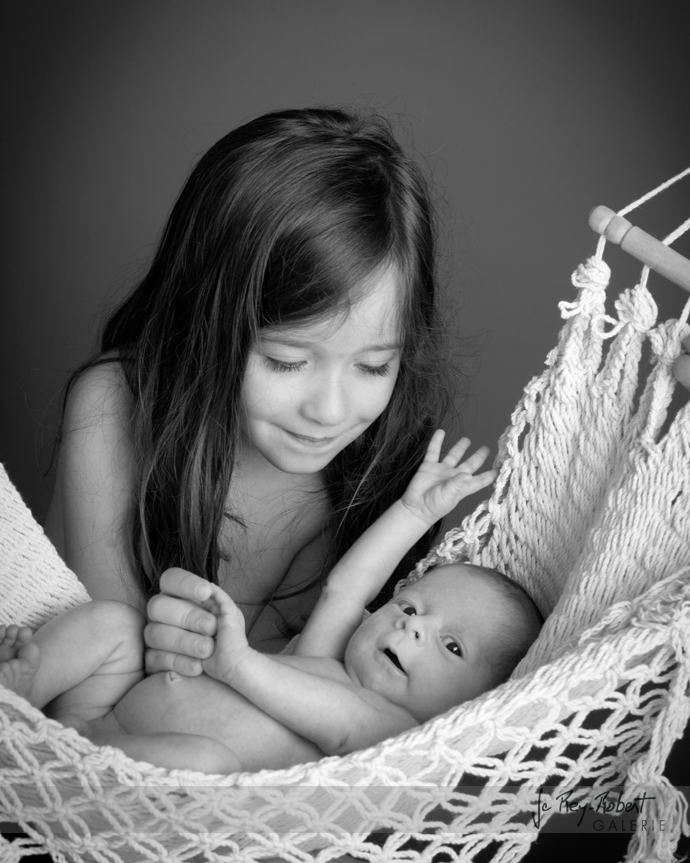 portrait de bébé noir et blanc